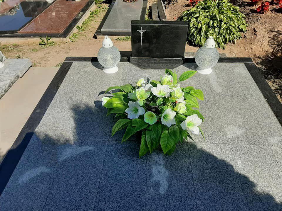 Naujosios Akmenės paminklai sutvarkyta kapavietė