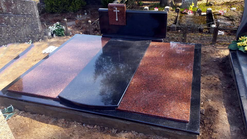 Naujosios Akmenės paminklai sutvarkyta kapavietė