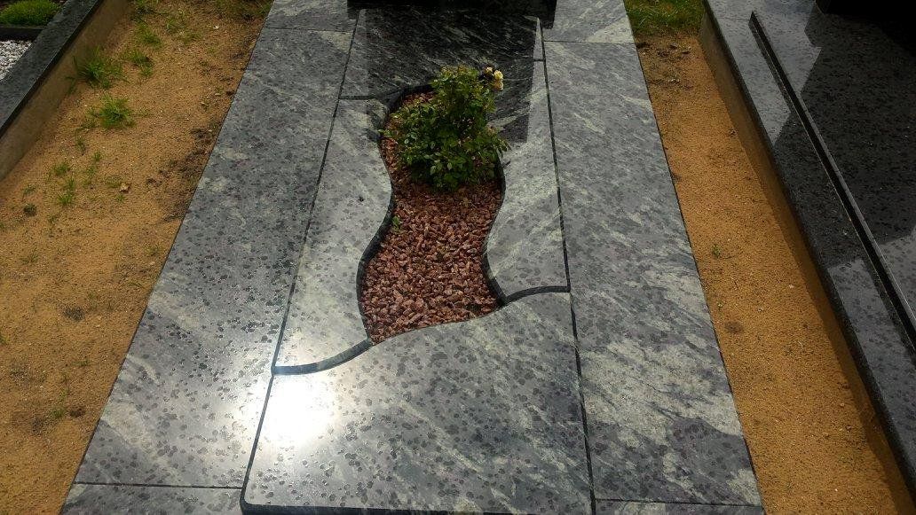 Naujosios Akmenės paminklai sutvarkyta kapavietė