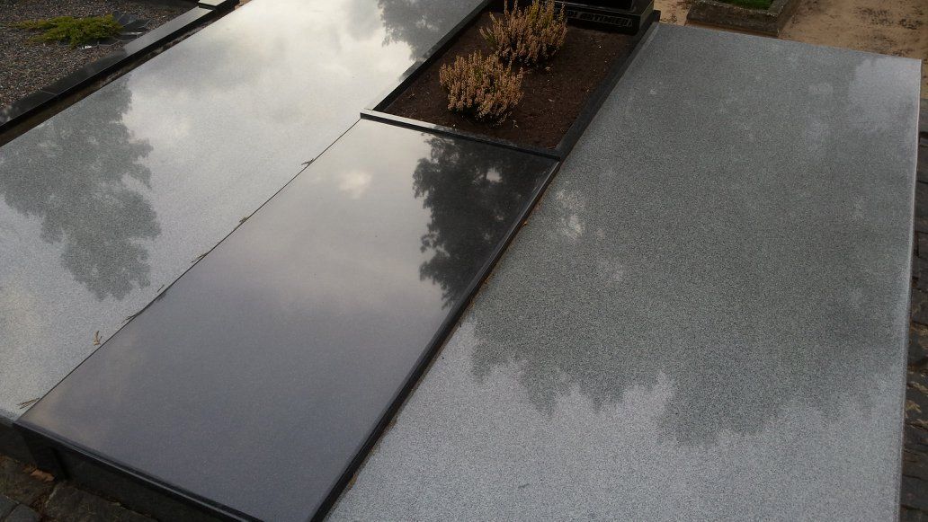 Naujosios Akmenės paminklai sutvarkyta kapavietė