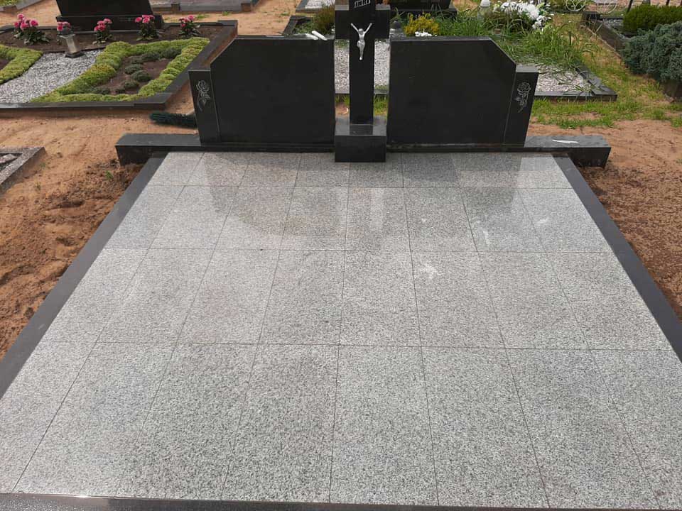 Naujosios Akmenės paminklai sutvarkyta kapavietė