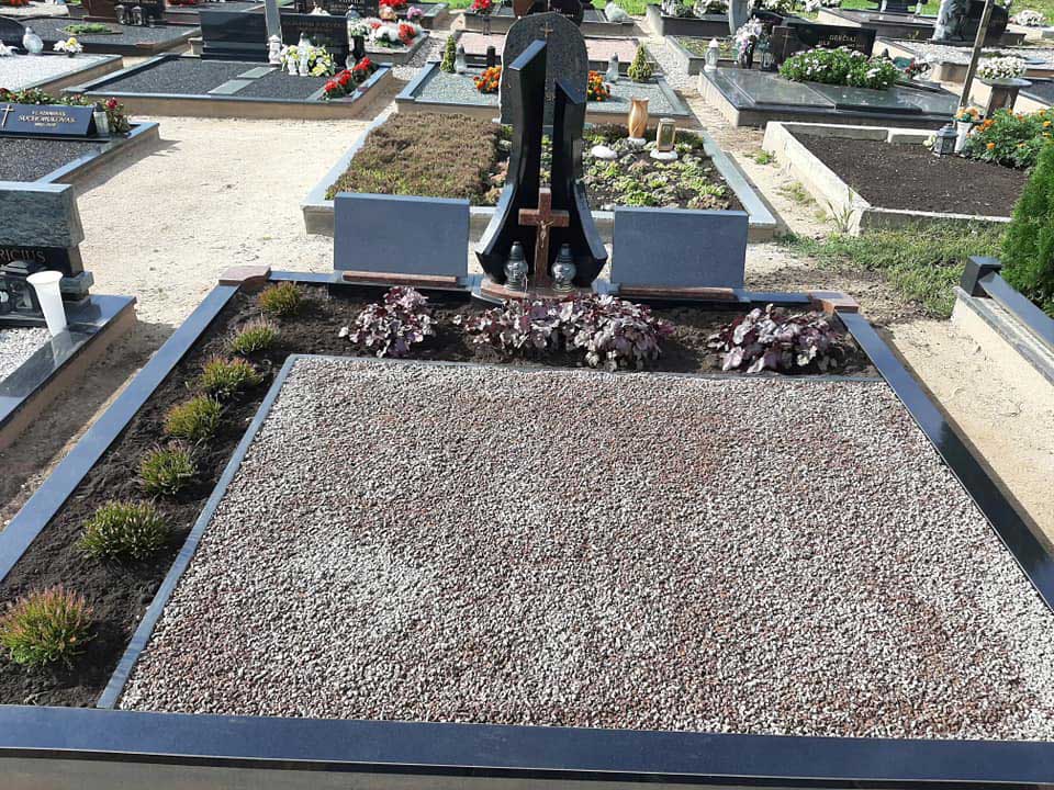 Naujosios Akmenės paminklai sutvarkyta kapavietė