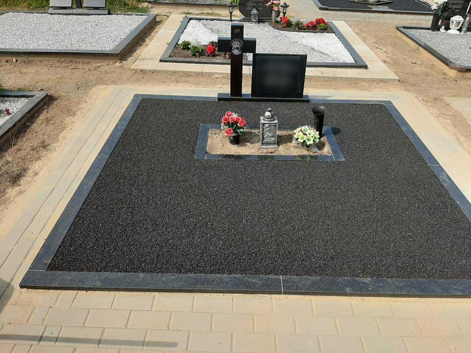 Naujosios Akmenės paminklai sutvarkyta kapavietė