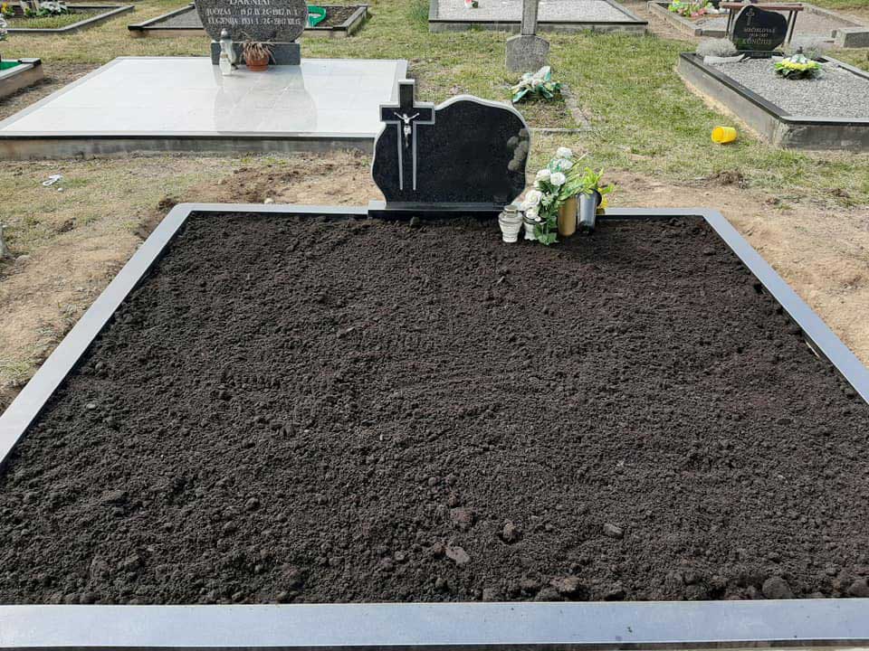 Naujosios Akmenės paminklai ir antkapiai