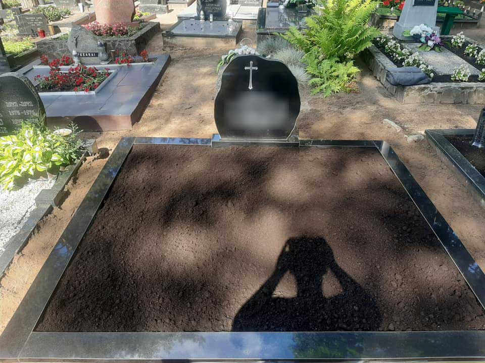 Naujosios Akmenės paminklai ir antkapiai