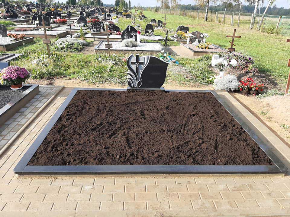 Naujosios Akmenės paminklai ir antkapiai