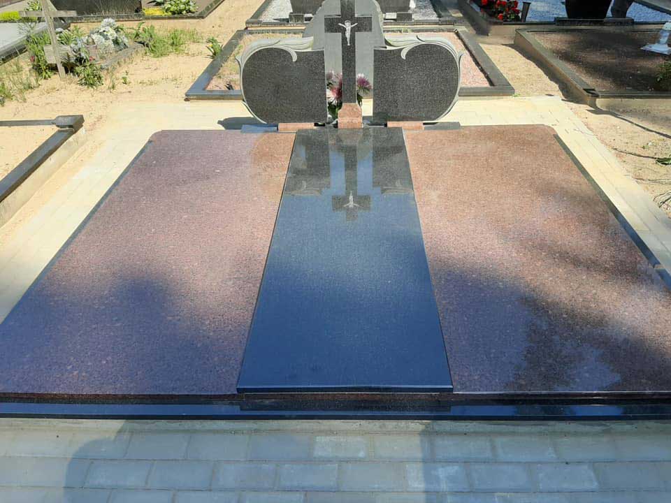 Naujosios Akmenės paminklai sutvarkyta kapavietė