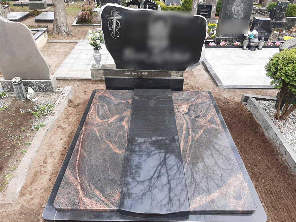 Naujosios Akmenės paminklai sutvarkyta kapavietė