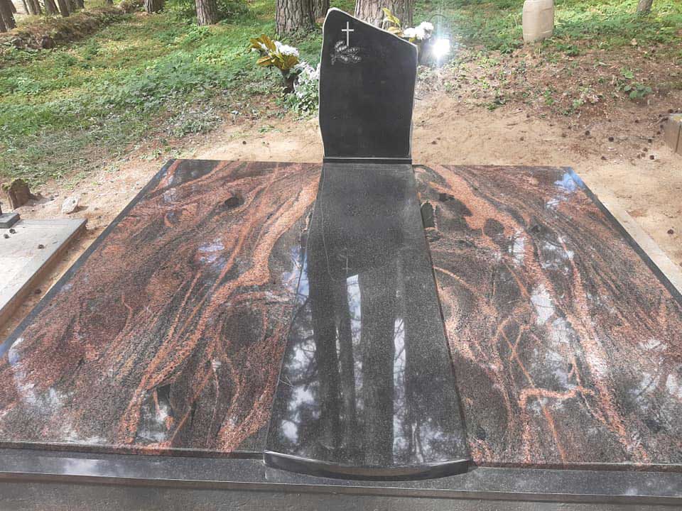 Naujosios Akmenės paminklai sutvarkyta kapavietė