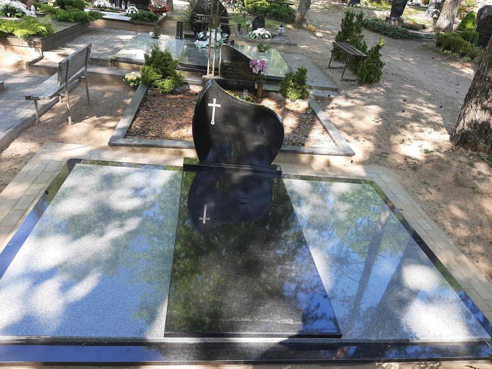 Naujosios Akmenės paminklai sutvarkyta kapavietė