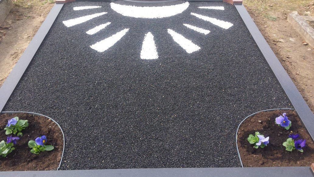 Naujosios Akmenės paminklai sutvarkyta kapavietė