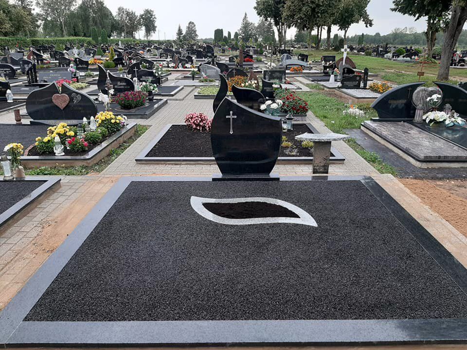 Naujosios Akmenės paminklai sutvarkyta kapavietė