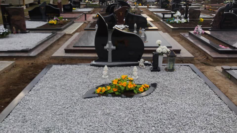 Naujosios Akmenės paminklai sutvarkyta kapavietė