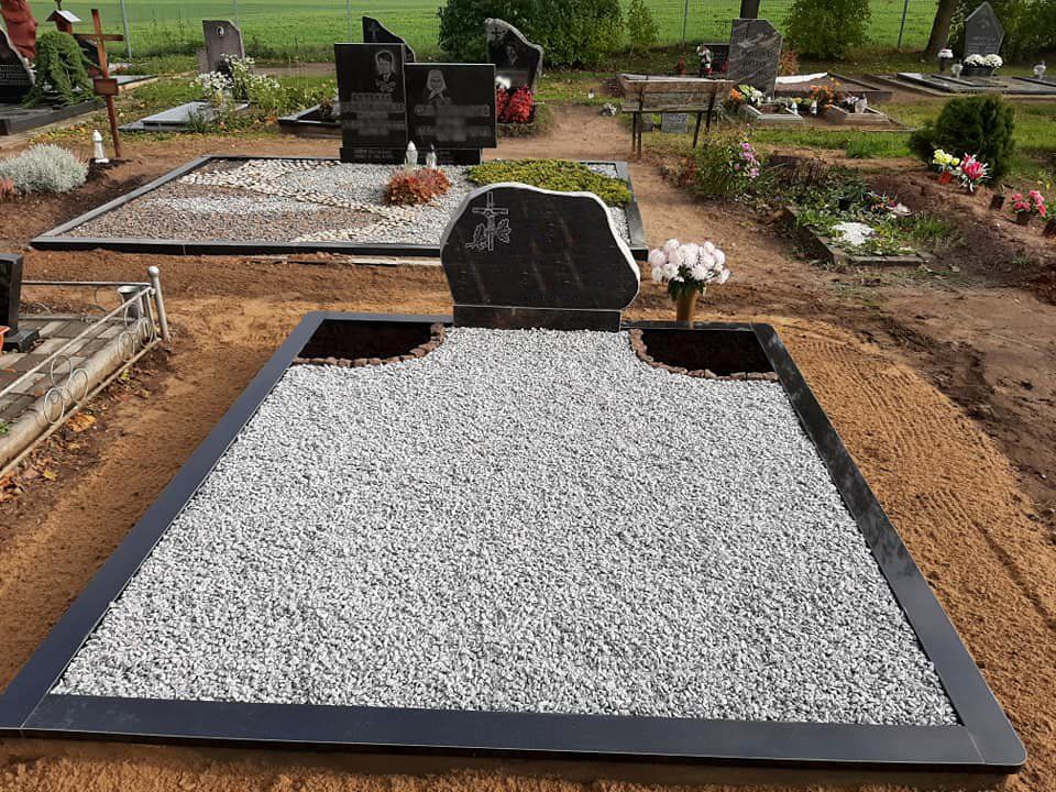 Naujosios Akmenės paminklai sutvarkyta kapavietė