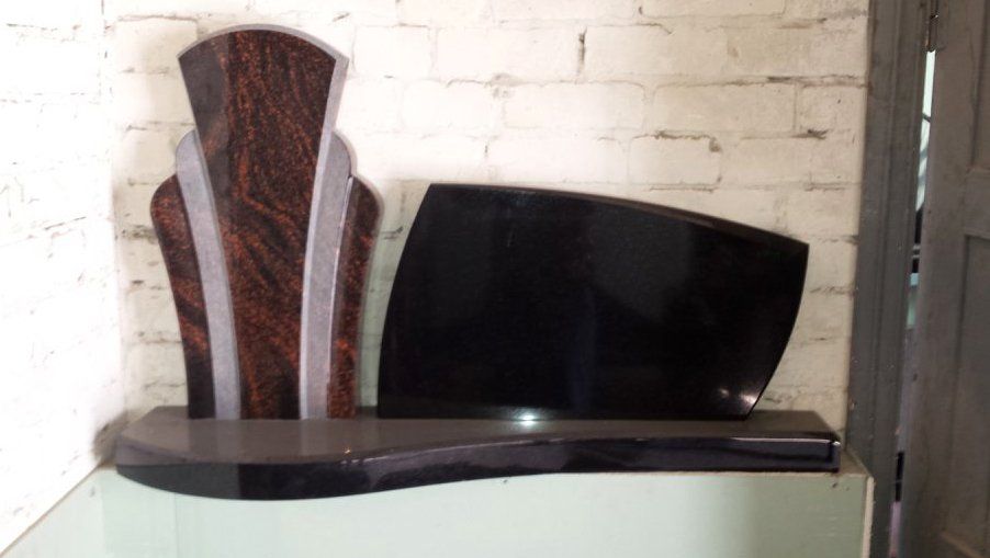 Naujosios Akmenės paminklai ir antkapiai