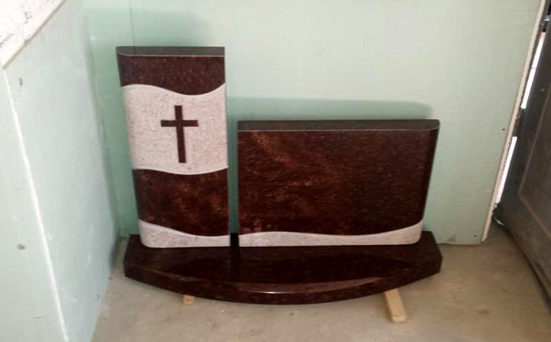 Naujosios Akmenės paminklai ir antkapiai