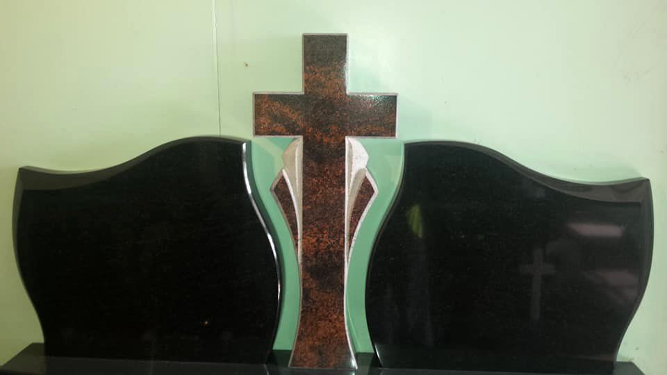 Naujosios Akmenės paminklai ir antkapiai