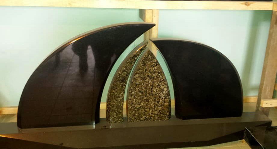 Naujosios Akmenės paminklai ir antkapiai