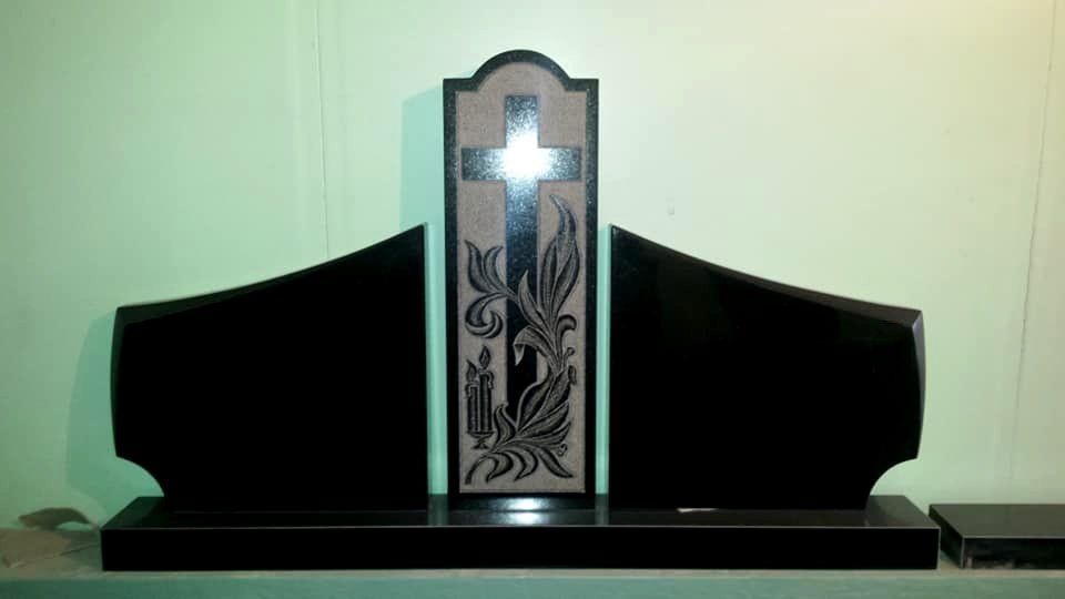 Naujosios Akmenės paminklai ir antkapiai