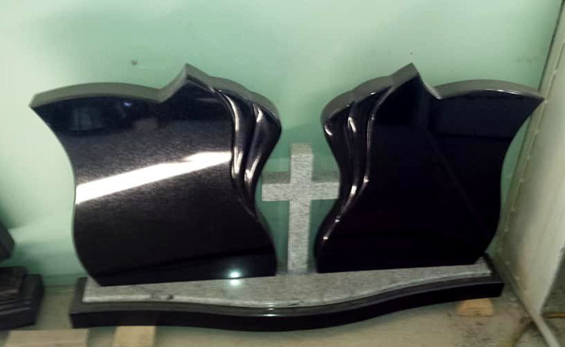 Naujosios Akmenės paminklai ir antkapiai