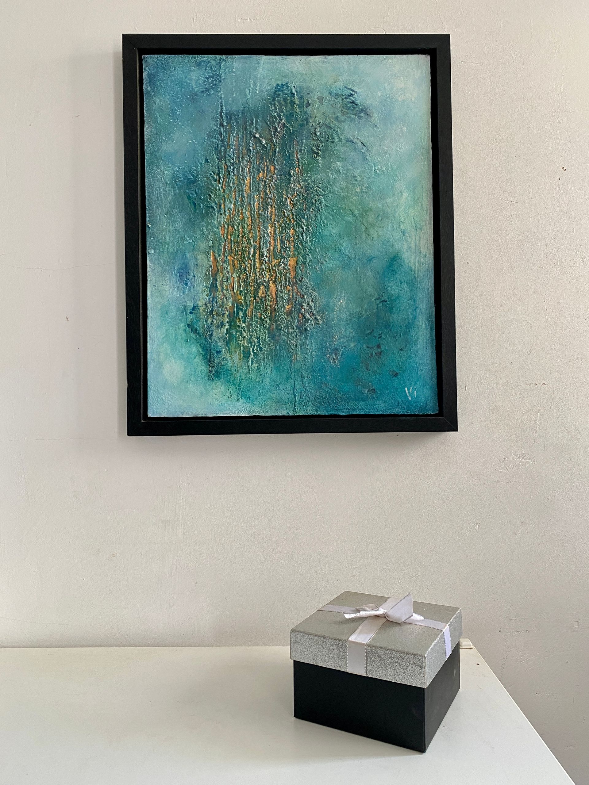 Sfeerbeeld van Revealing Gold  - schilderij van kunstenaar Vi