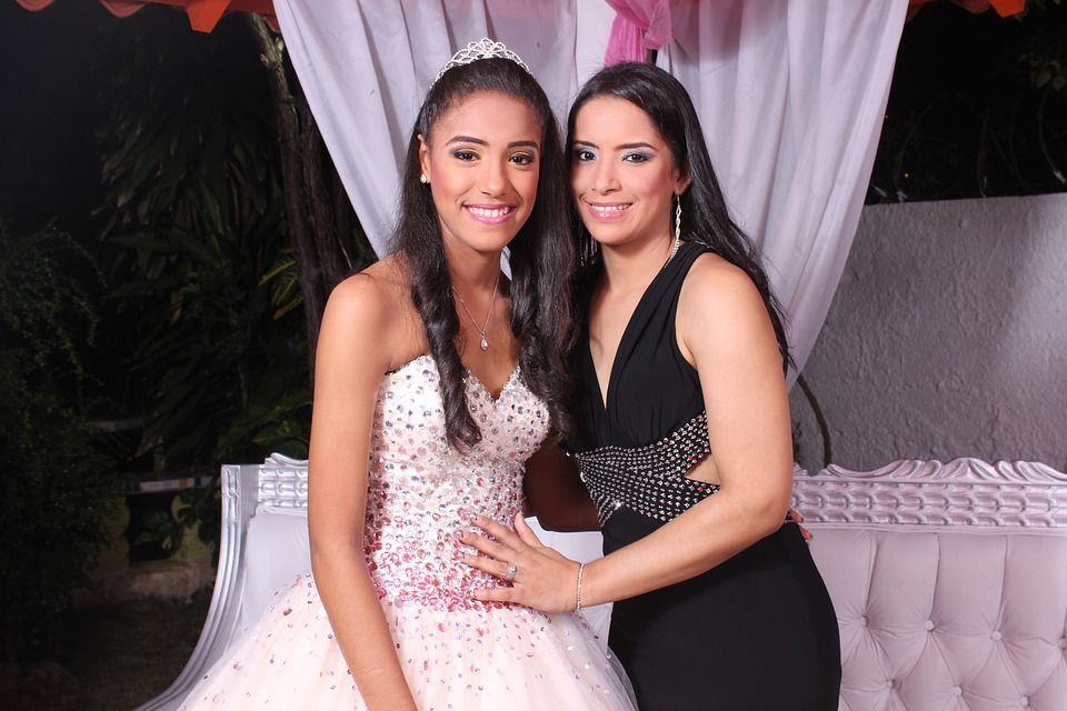 quinceanera mom and daughter