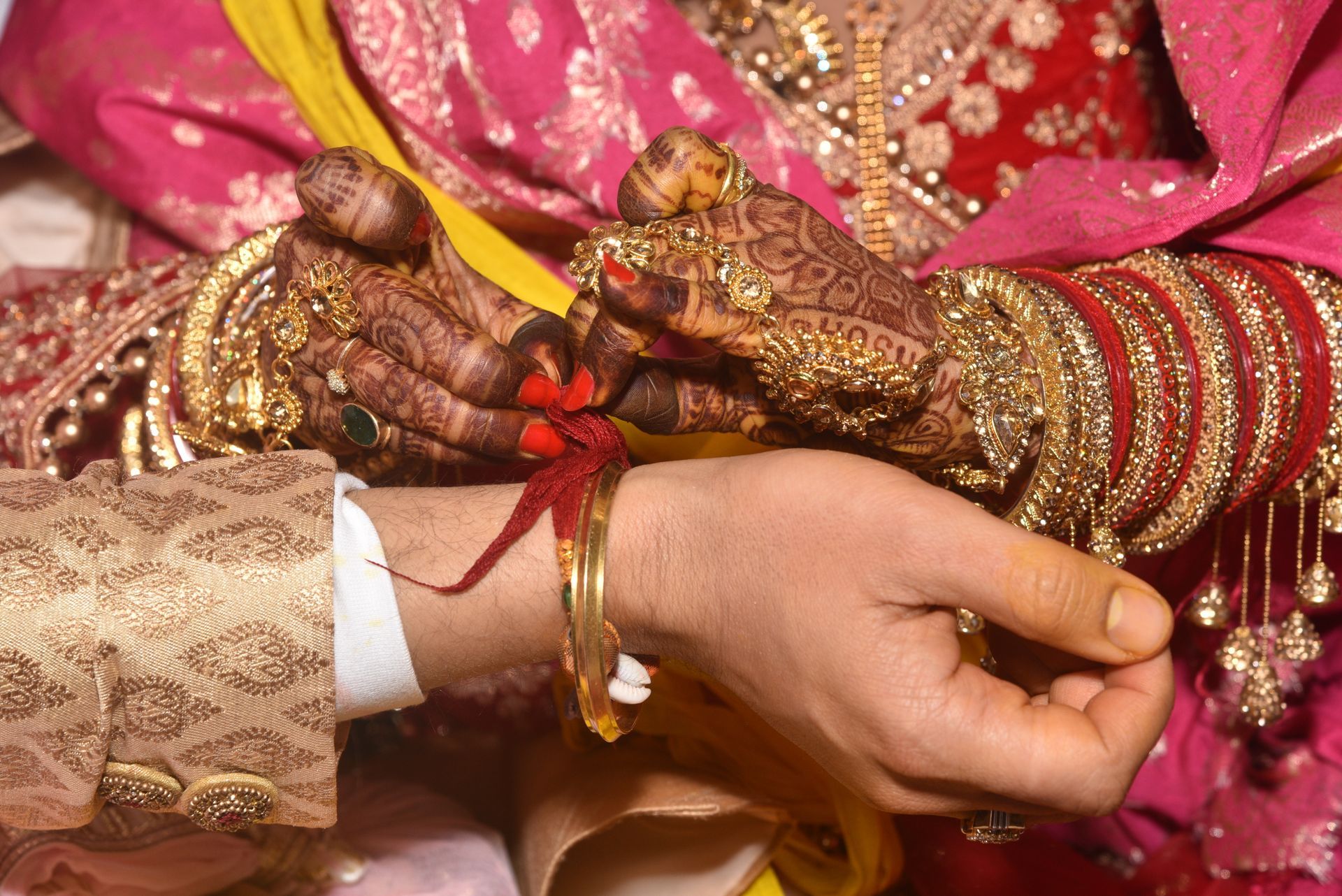 Mangalsutra knots being tied at Hindu wedding