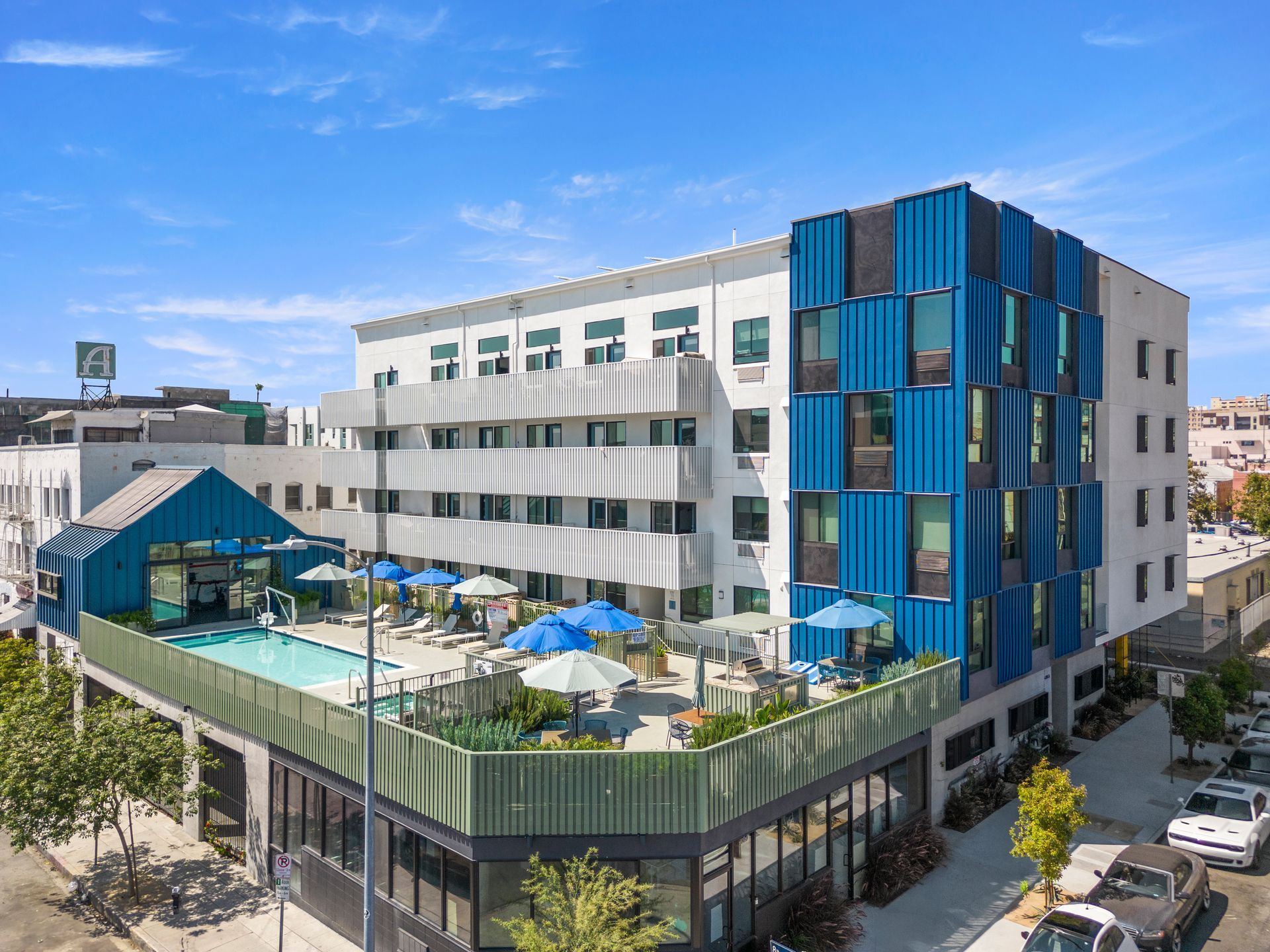 4MICA Los Angeles Exterior