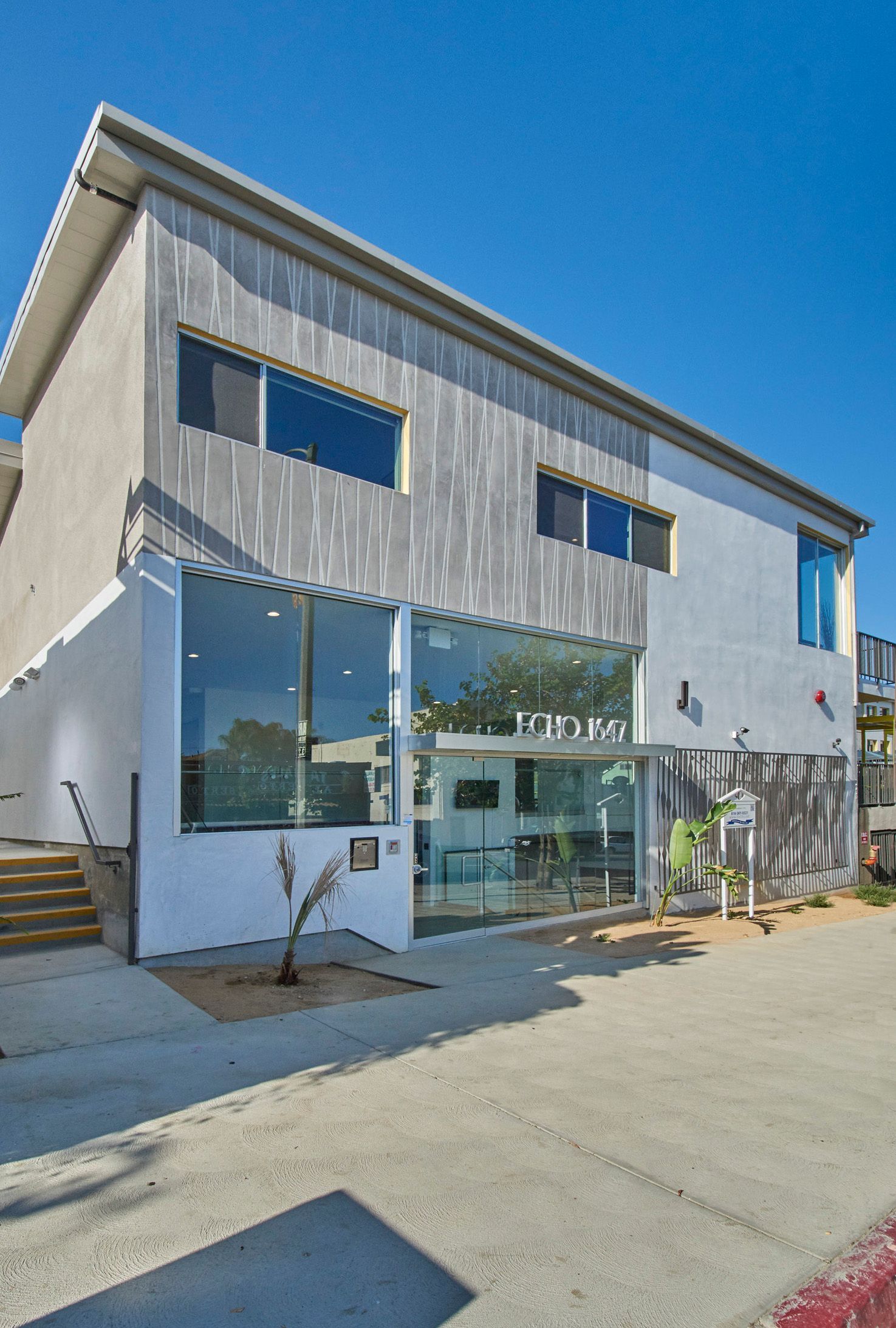 A large white building with a lot of windows