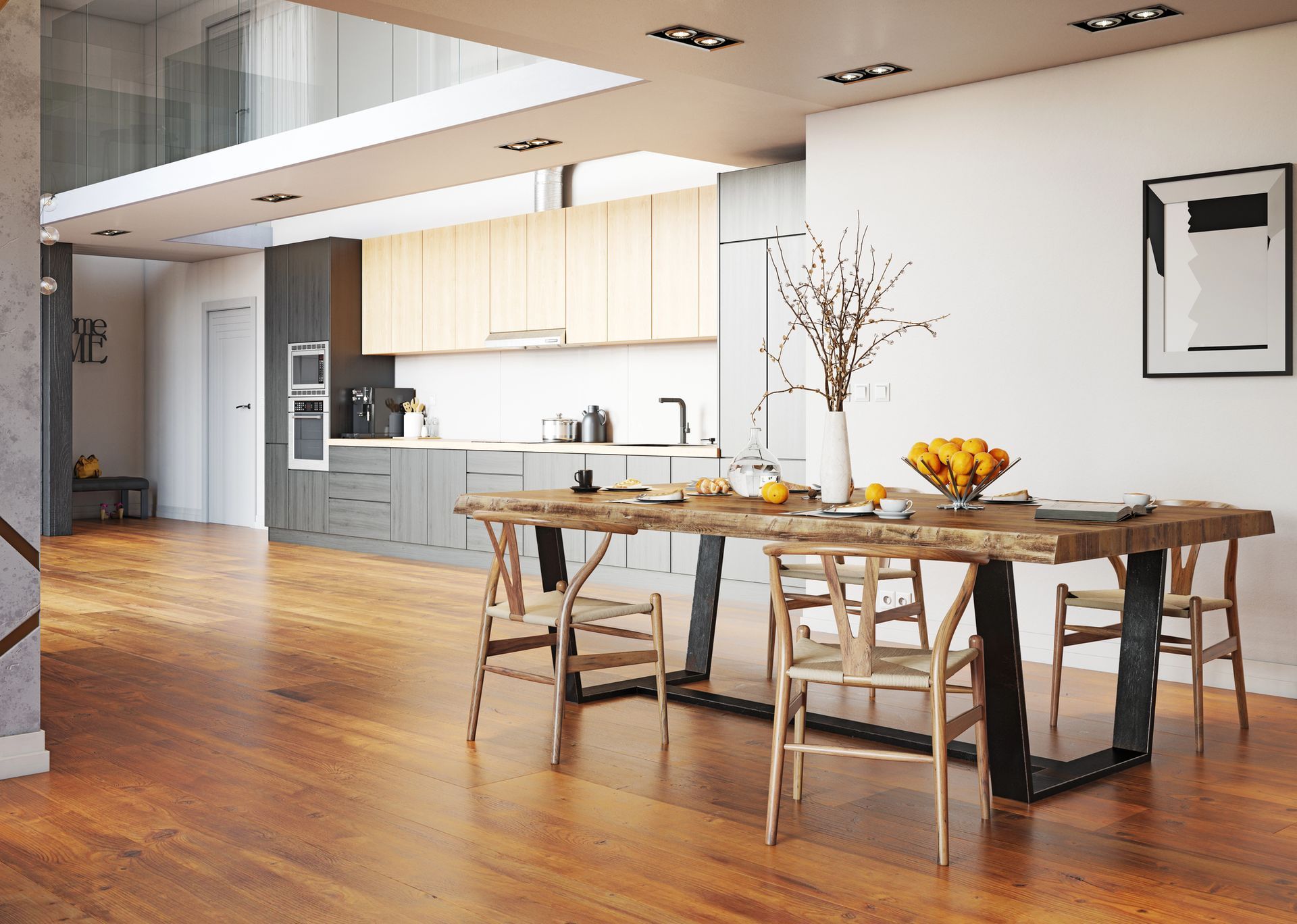 Tavolo da pranzo e sedie in legno in una cucina moderna con pavimenti in legno chiaro e pareti bianche.