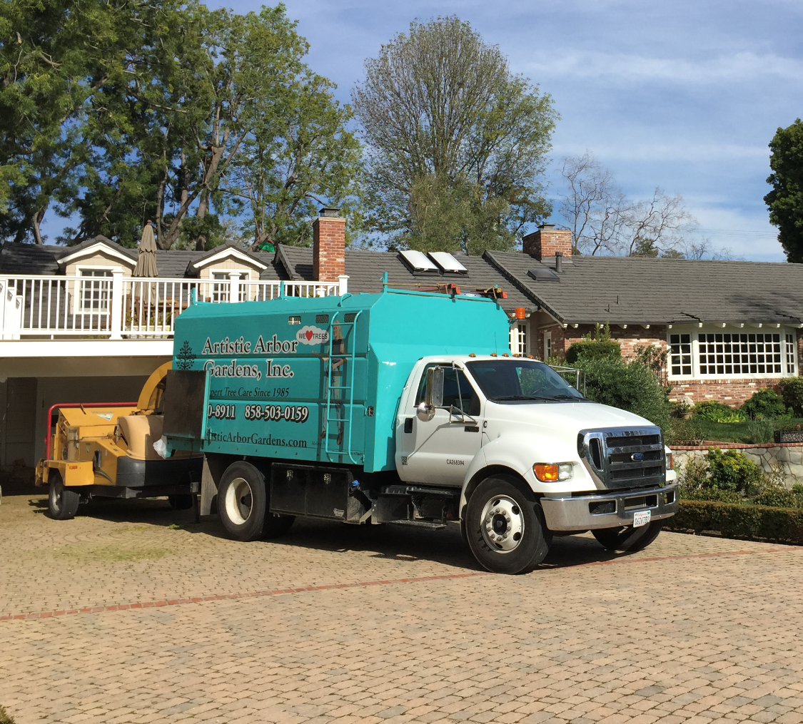 A tree trimming service vehicle ready to help in El Cajon, CA