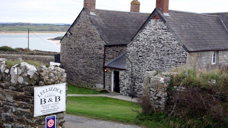 Lellizzick B&B overlooking the Camel Estuary