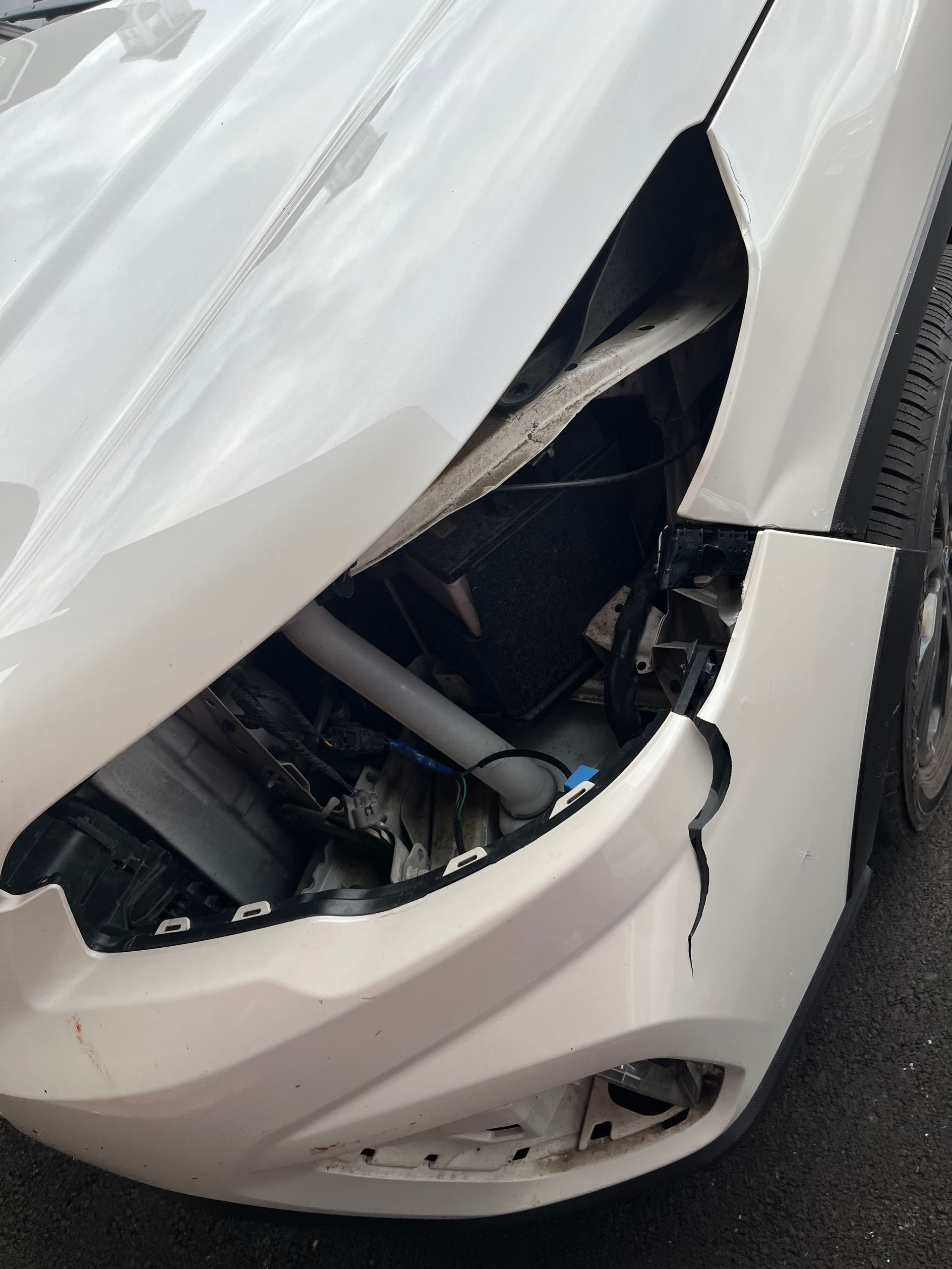 Side View Damaged Headlight of Car — DM Collision — New Floyd Road Rome, NY