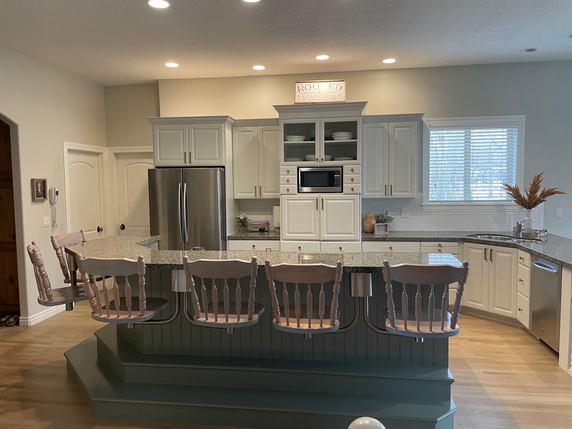 white kitchen cabinets