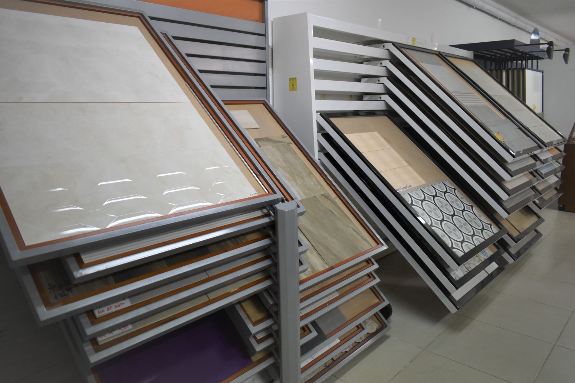 esposizione pavimenti e ceramiche