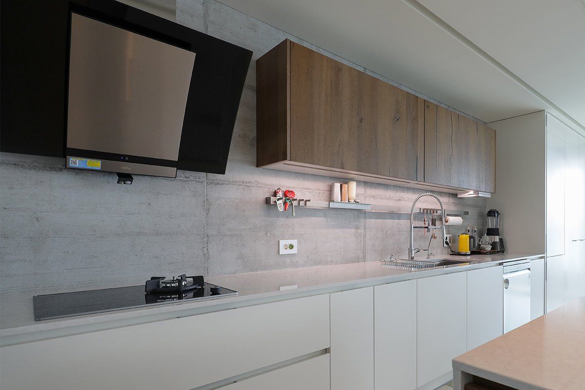 parete cucina rivestita in ceramica