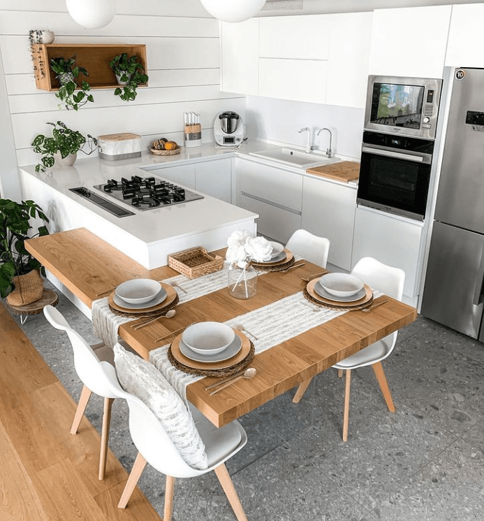 cucina con dettaglio rivestimento in marmo