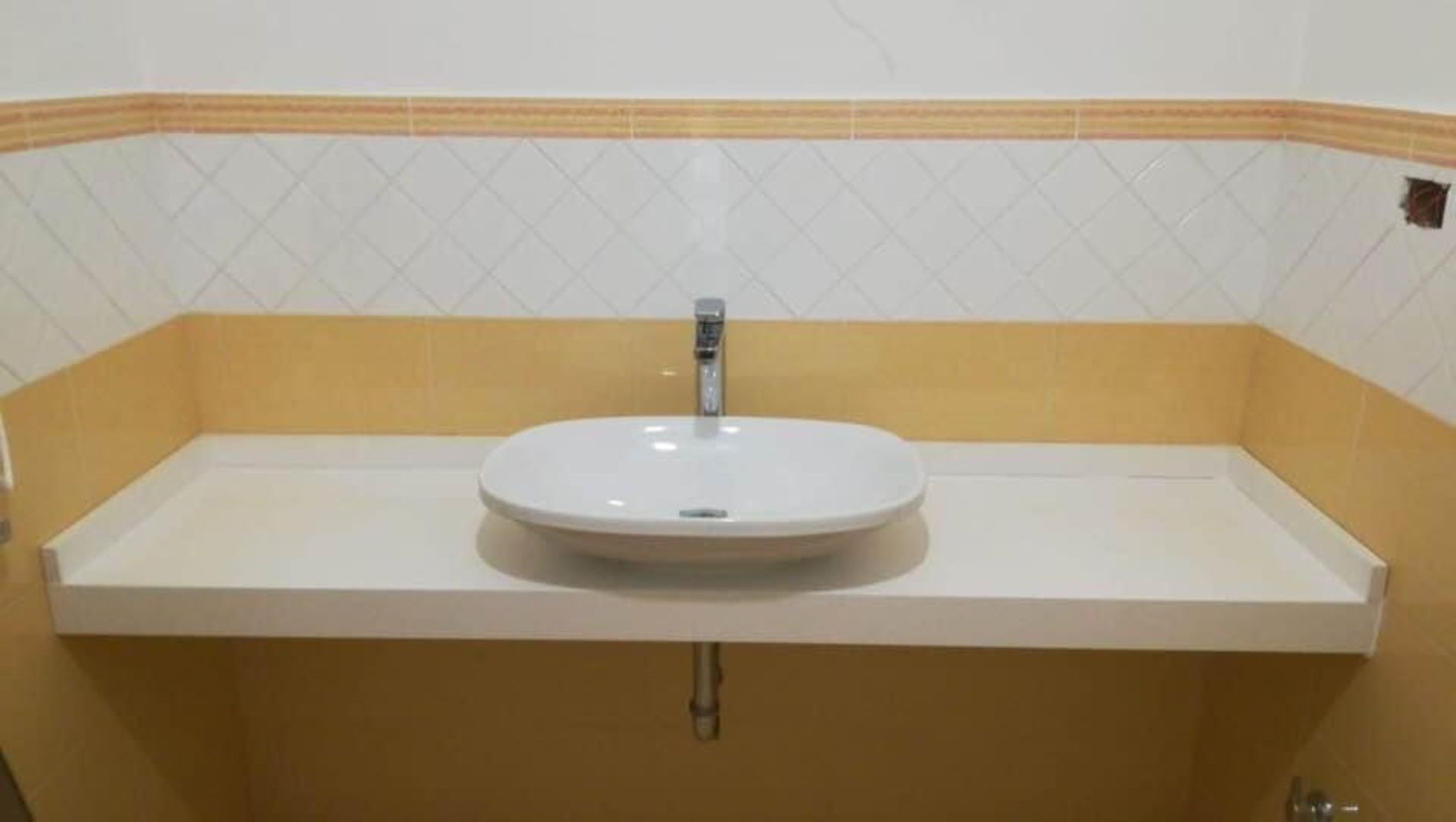 superficie lavabo bagno in marmo