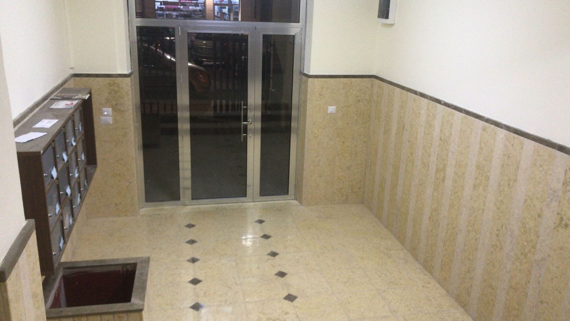 interni androne scala in marmo