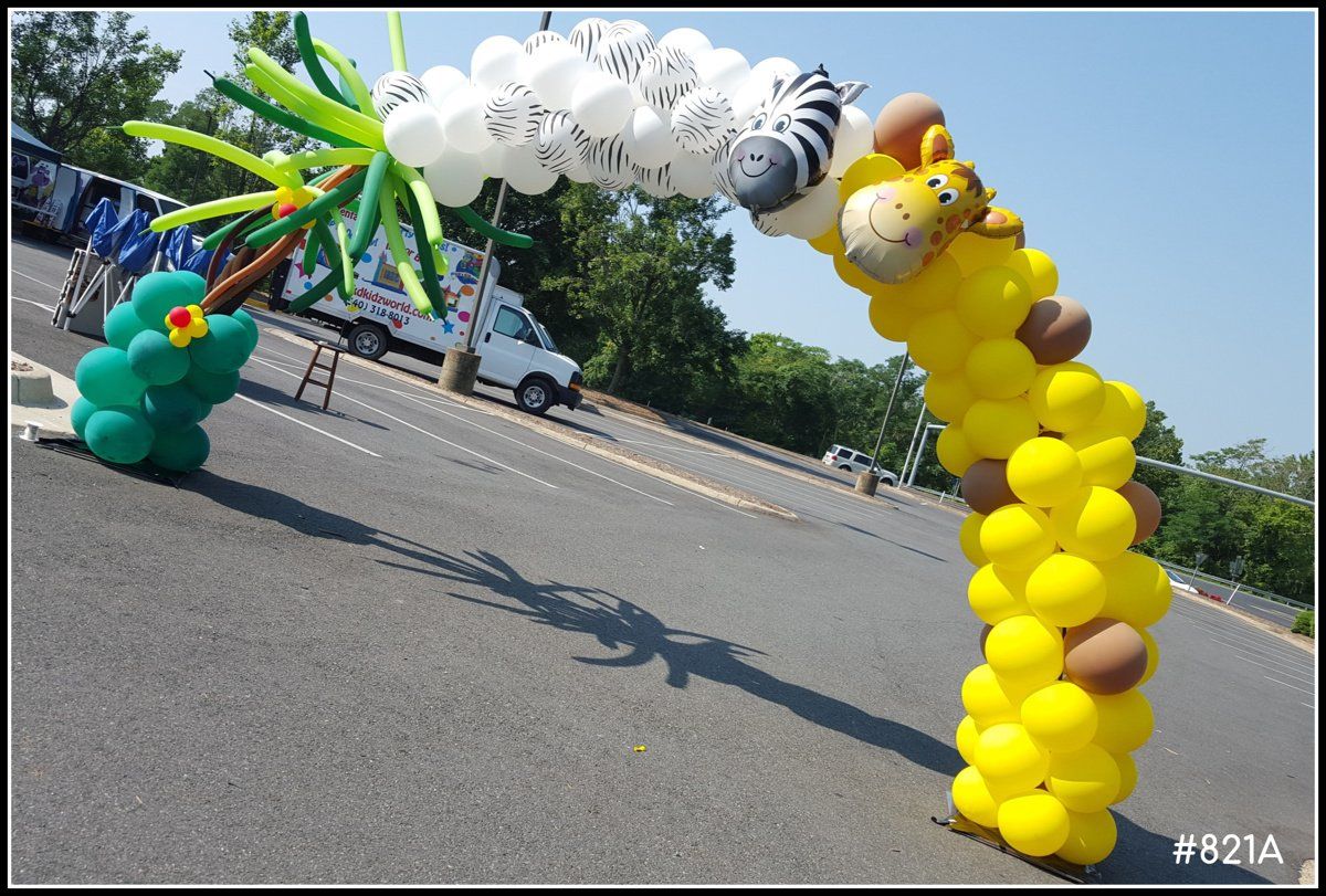 Zoo themed balloon arch