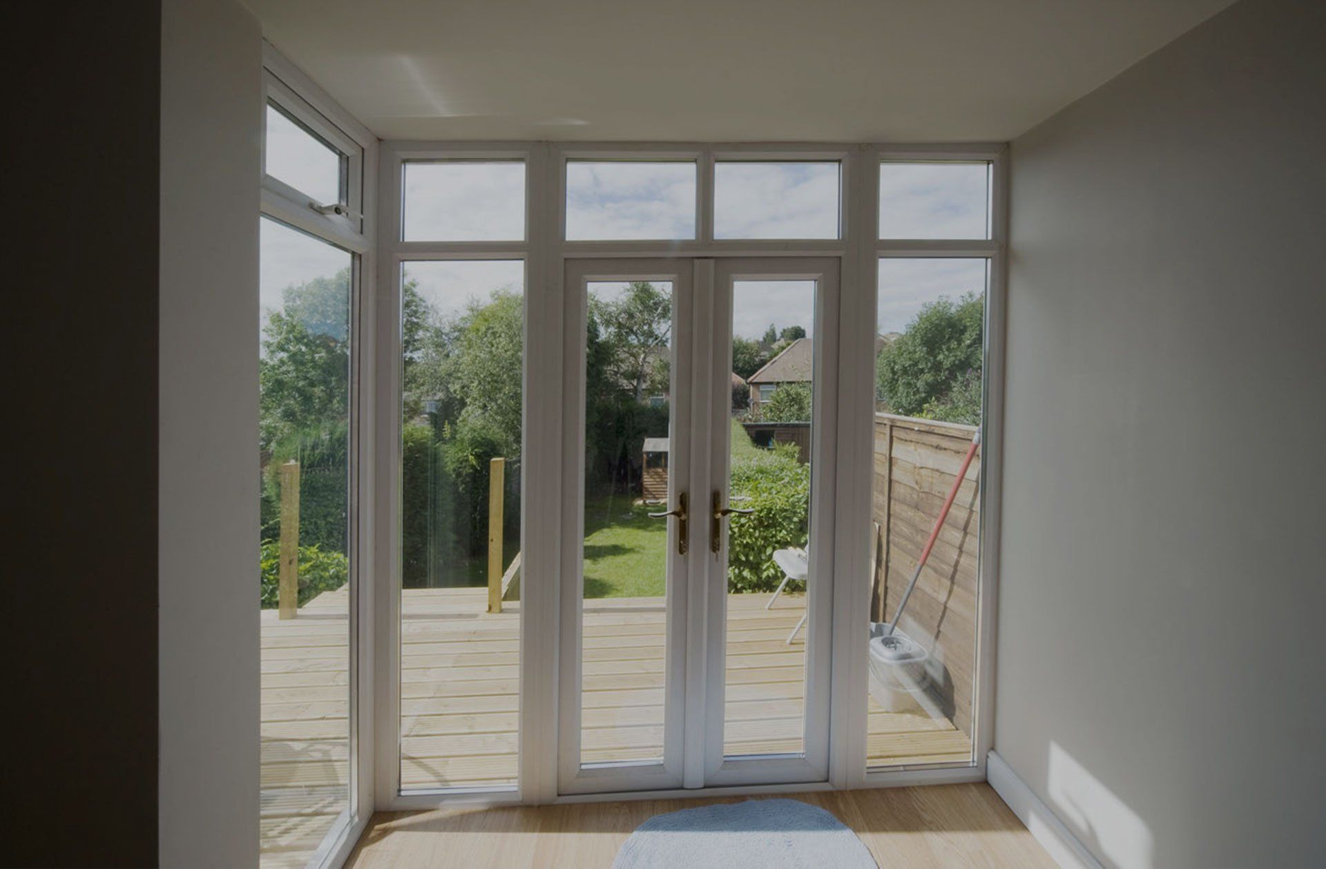 Liniar patio doors