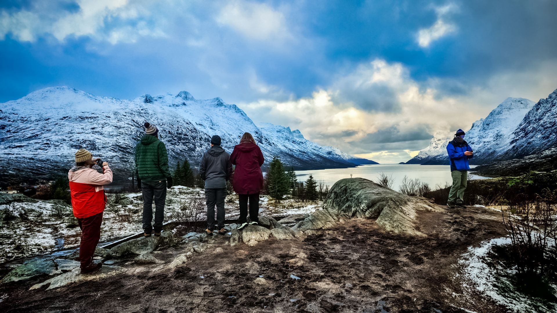 Small group Arctic tour in Tromsø exploring winter landscapes under changing climate conditions