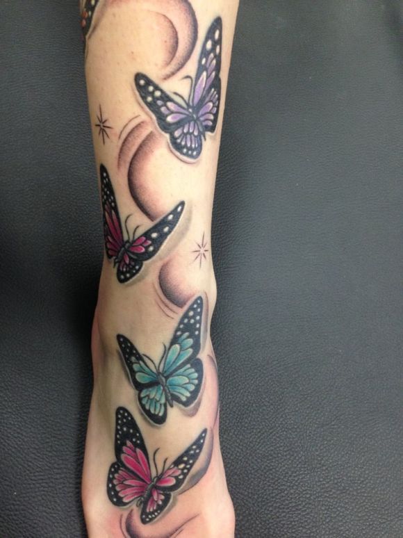 tattoo farfalle colorate