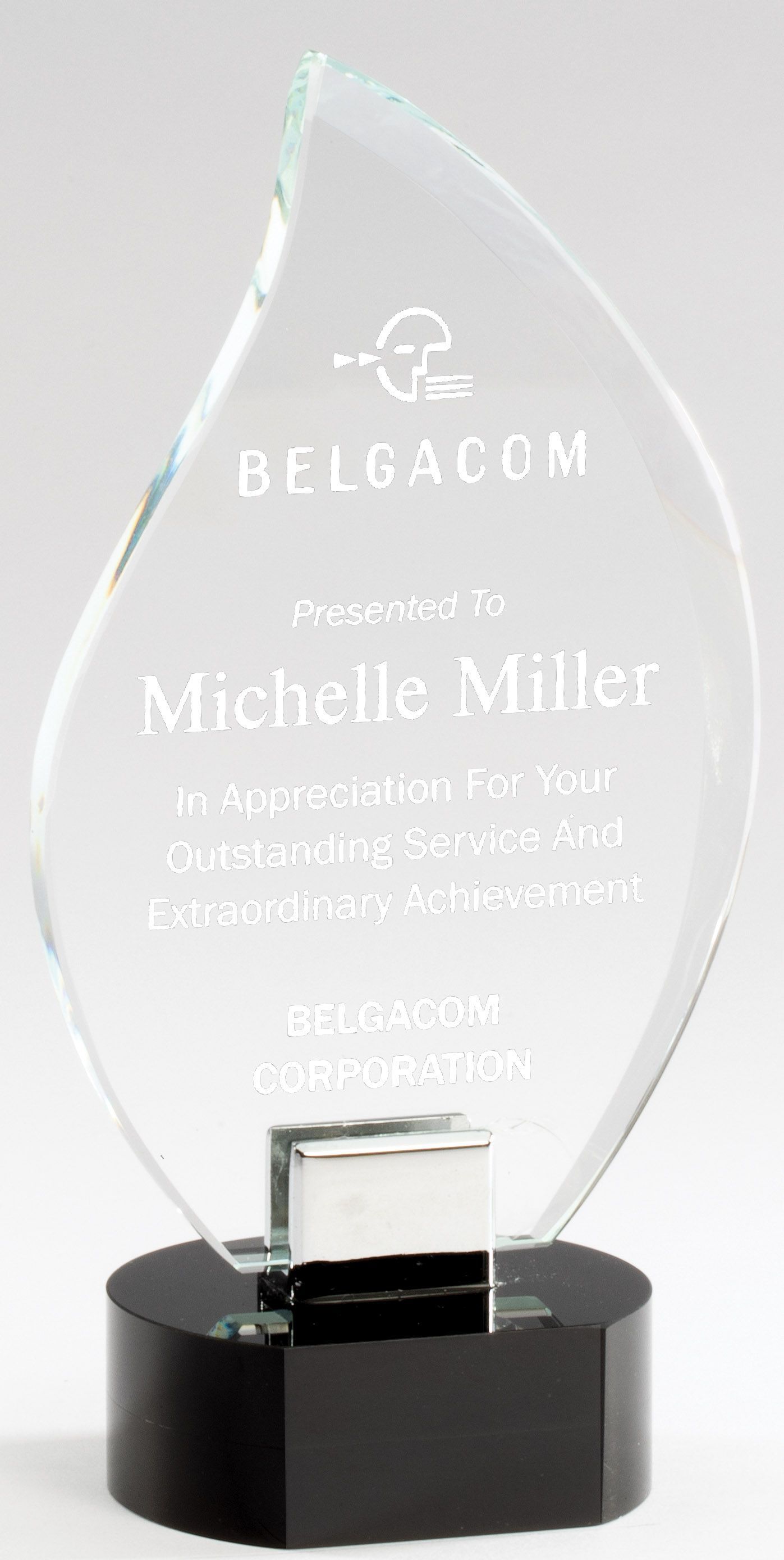 Round smooth edge crystal recognition award.