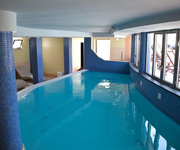 Centro benessere con piscina interna