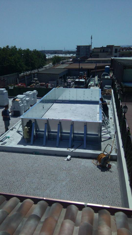 Piscina in fase di costruzione