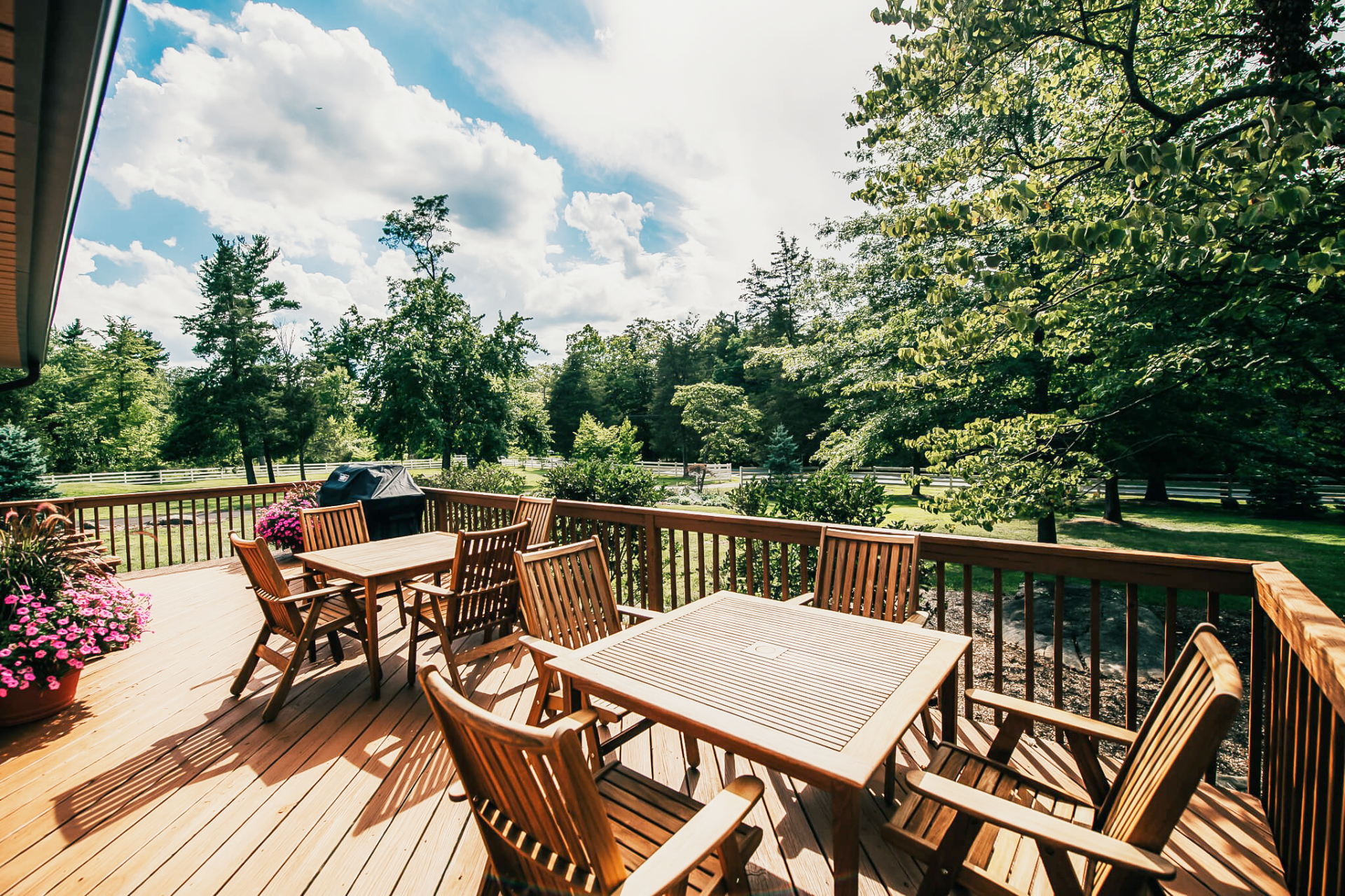 The Newville Nest at Stone Gables Estate - Deck