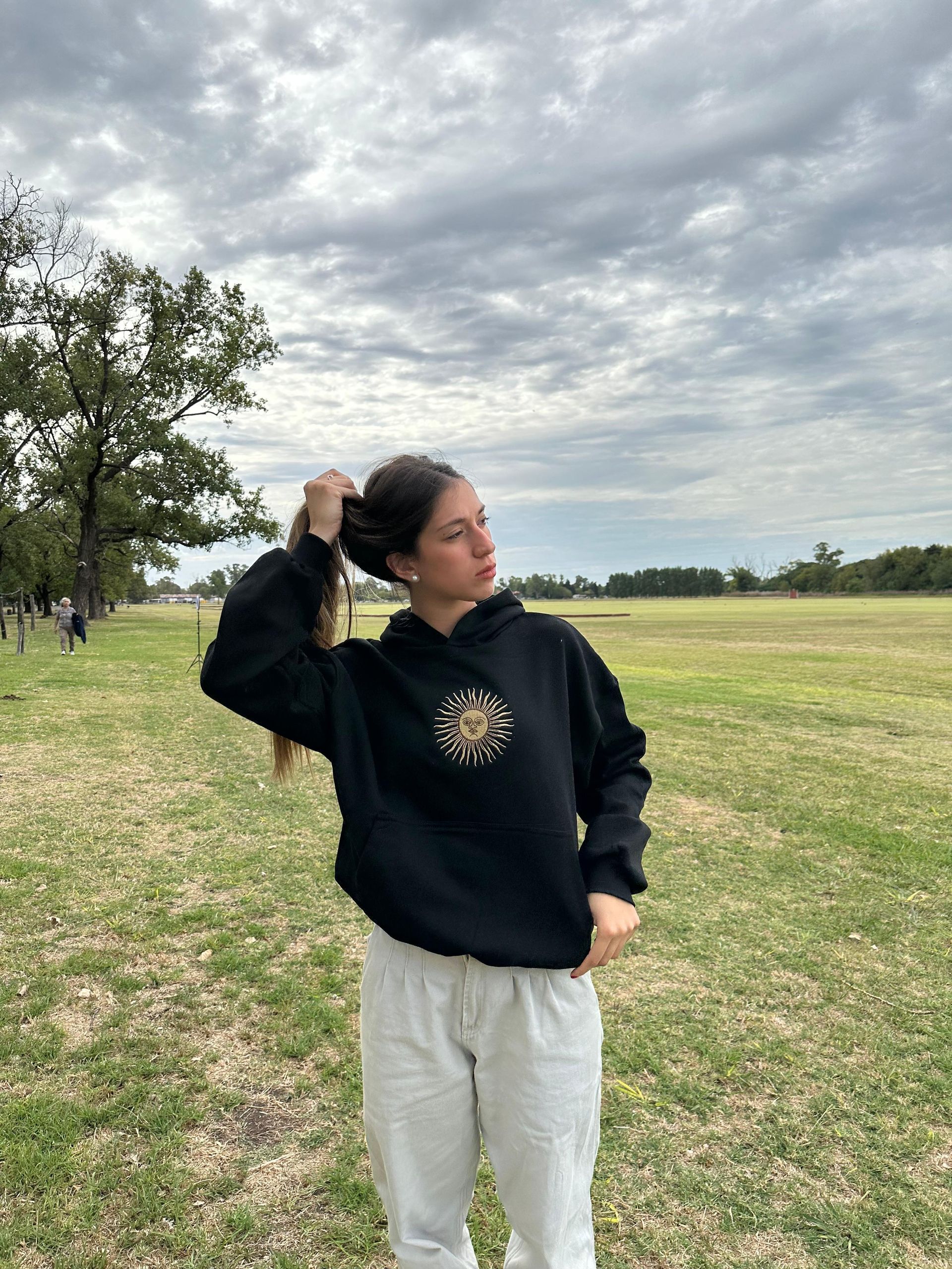 BUZO CON CAPUCHA SOL DE MAYO EDICION LIMITADA