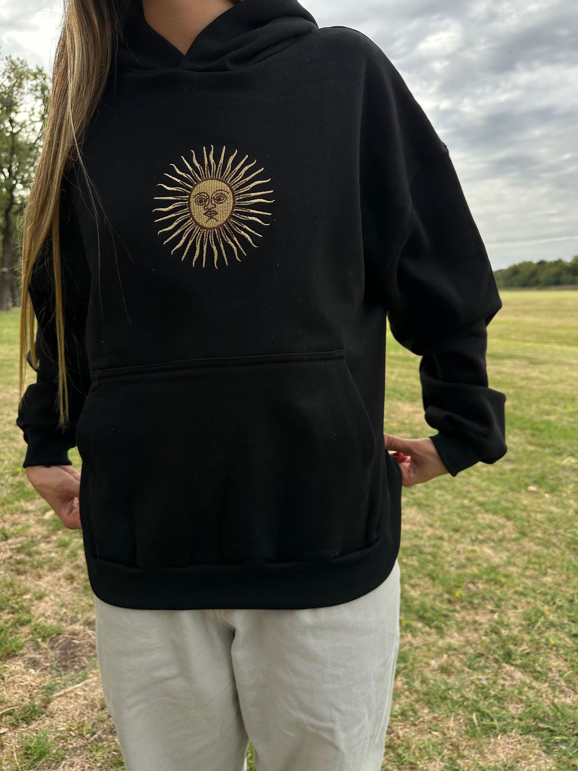 BUZO CON CAPUCHA SOL DE MAYO EDICION LIMITADA