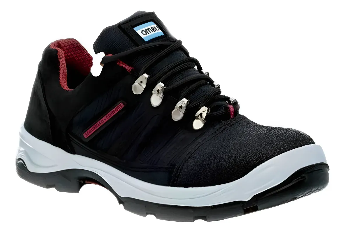Un par de zapatos de seguridad negros y rojos con la palabra ombú en el lateral.